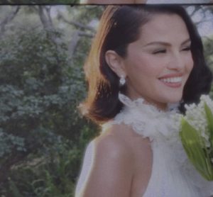 Selena Gomez se casa com vestido da Ralph Lauren em estilo Old Hollywood