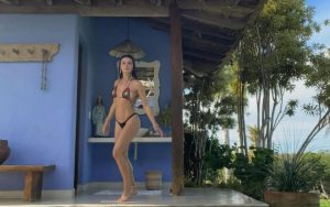 Isis Valverde posa de biquíni e inspira moda praia 2026