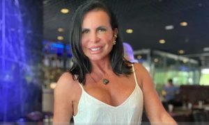 Gretchen passa por remodelação glútea