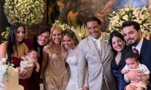 Look de Joelma no casamento da filha chama atenção