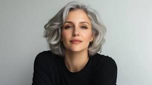 6 Dicas para manter seus cabelos grisalhos bonitos e sedosos